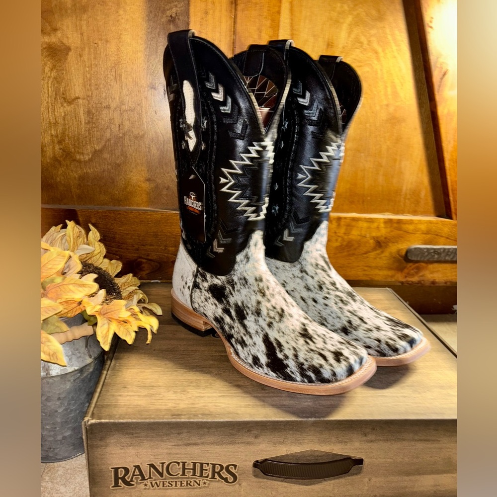 NWT mens genuine cowhide boots, wide square toe from RANCHERS co SIZE 8.5